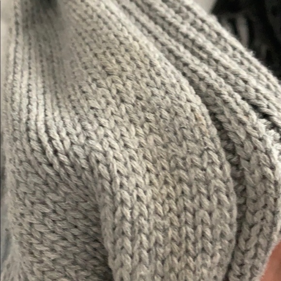 Calvin Klein knitted gray scarf - Picture 4 of 4
